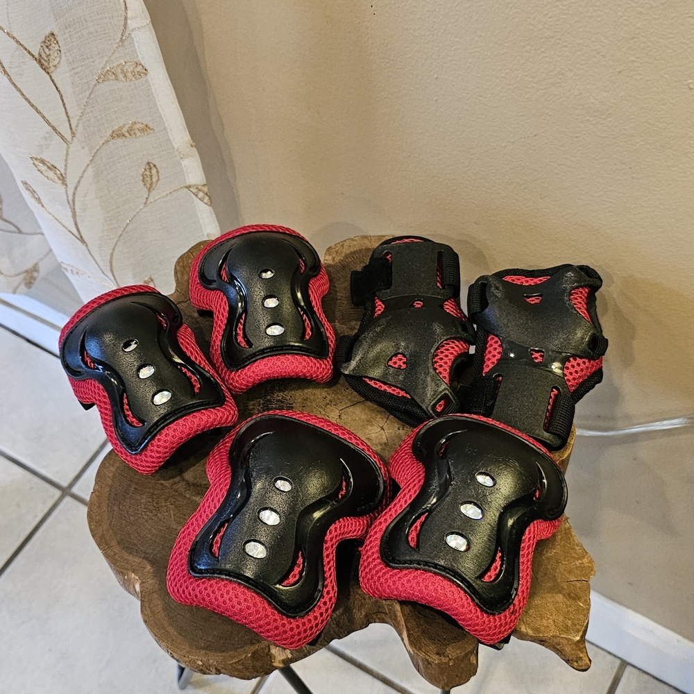 Kids Protective Gear Set - Black and Pink
